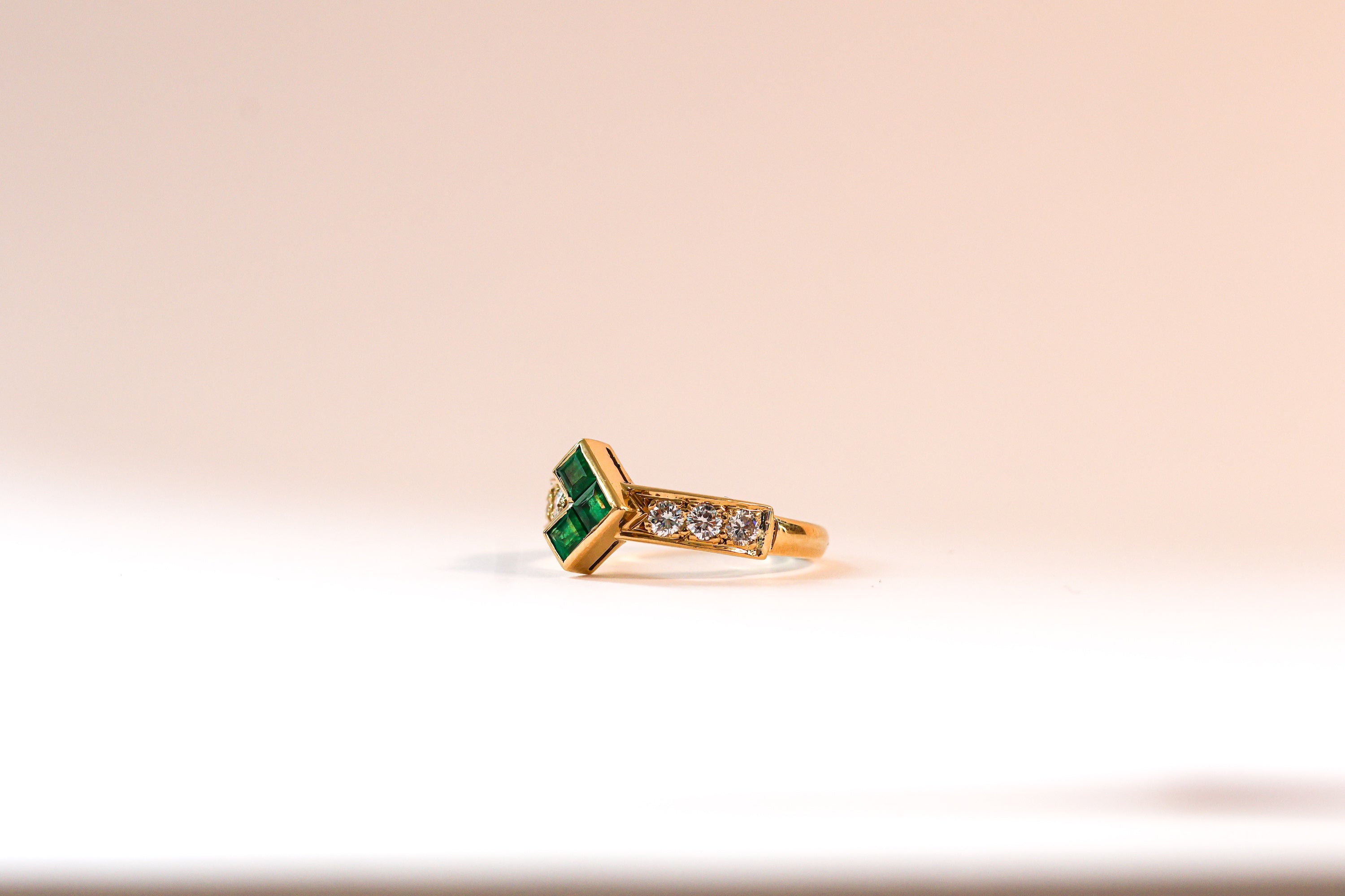 Demi alliance émeraude & diamant or jaune