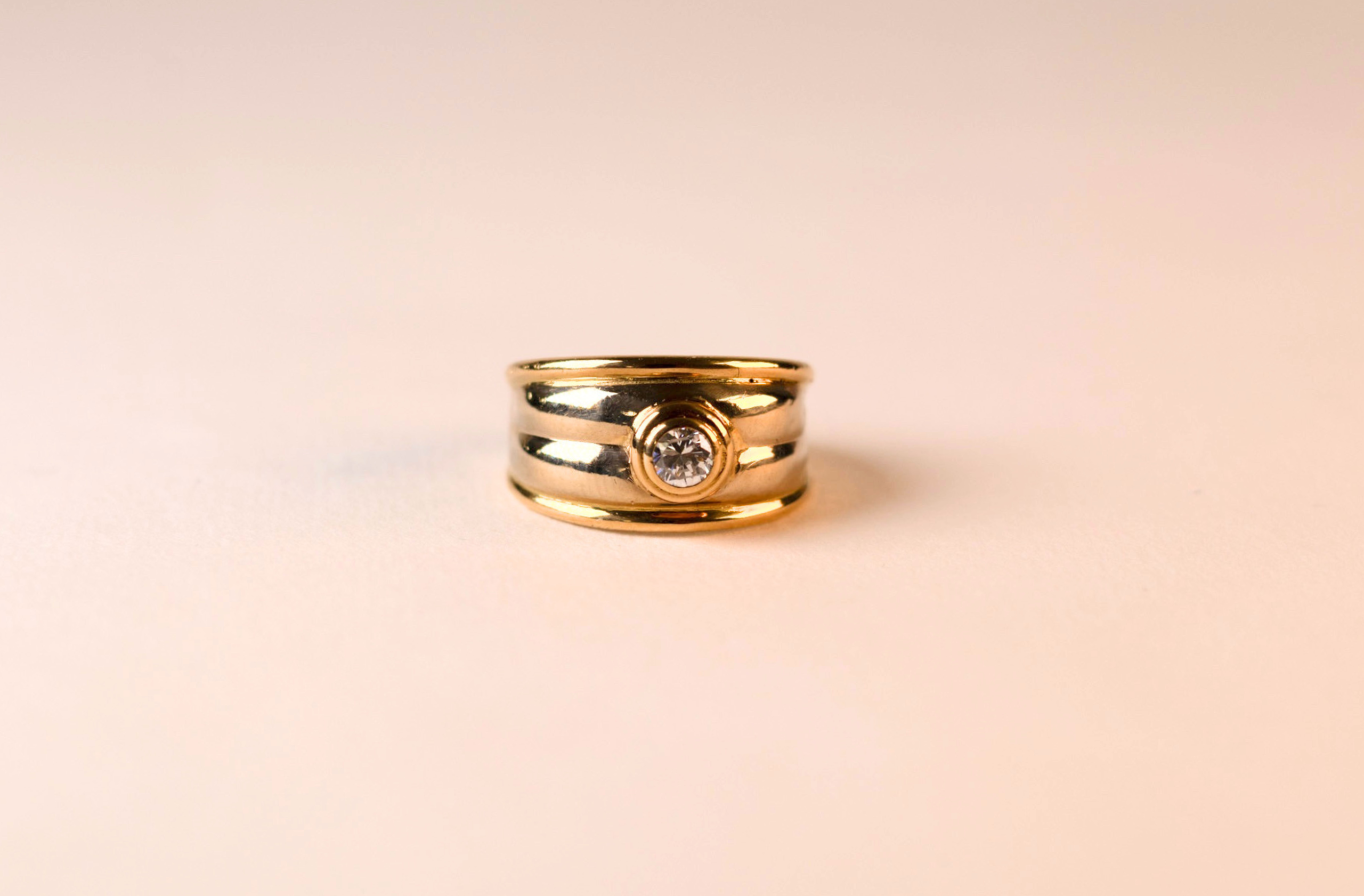 La camélia — bijou en or 18 carats